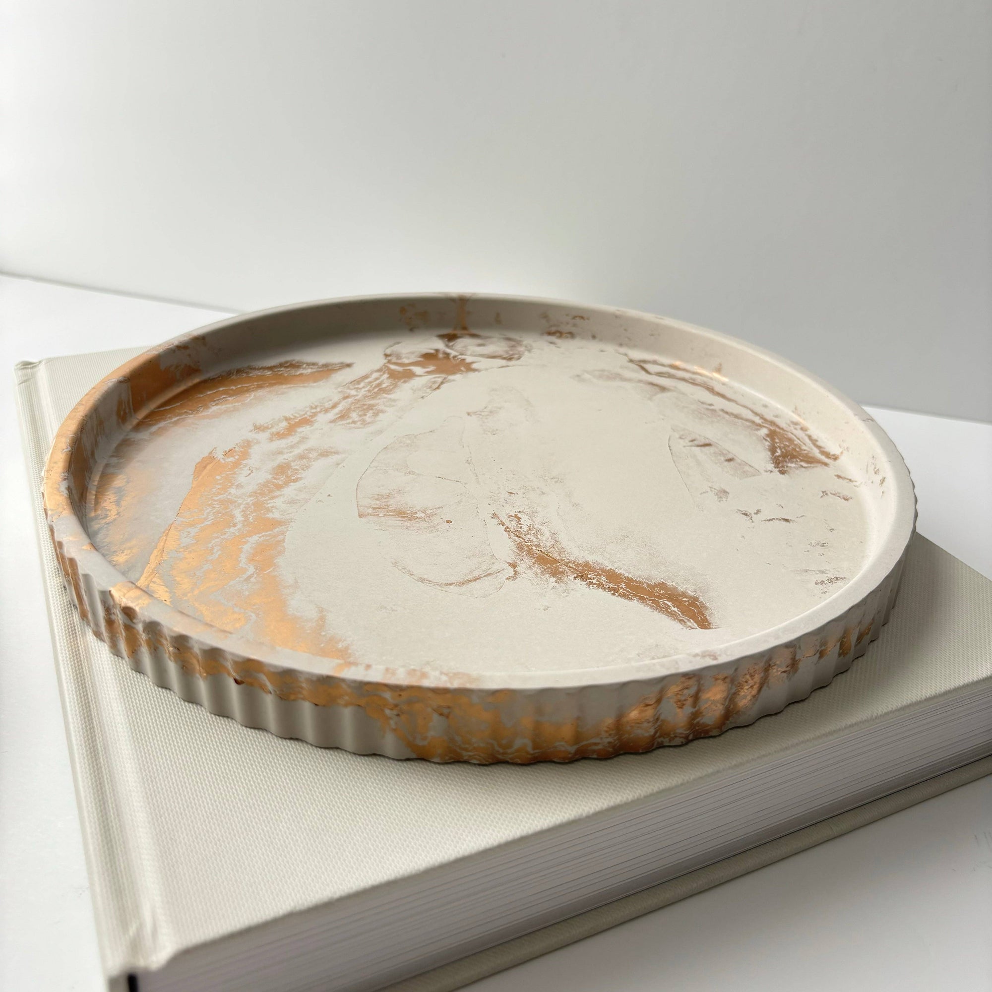 Joma - Concrete Fluted Tray | Round Tray Centerpiece