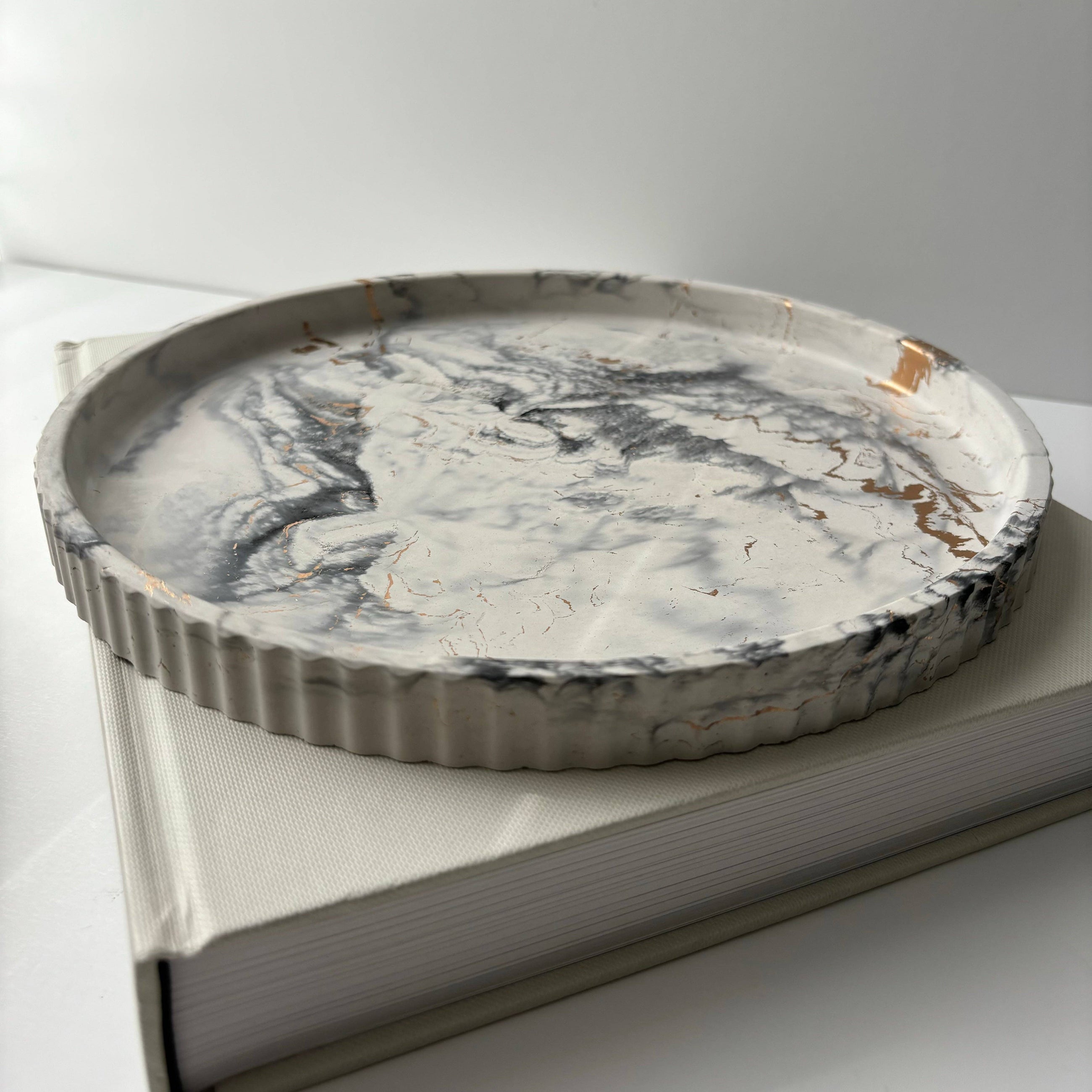 Joma - Concrete Fluted Tray | Round Tray Centerpiece