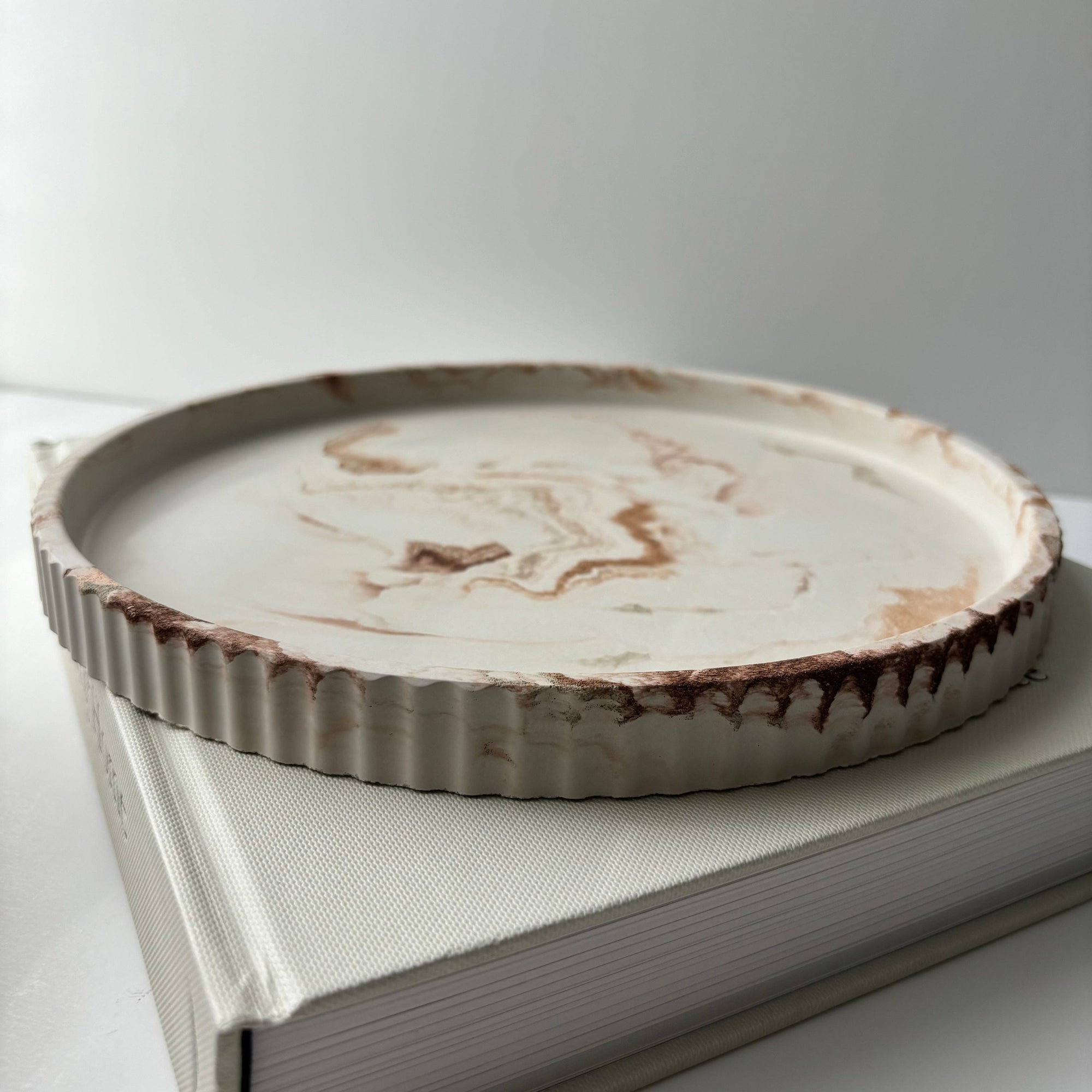 Joma - Concrete Fluted Tray | Round Tray Centerpiece