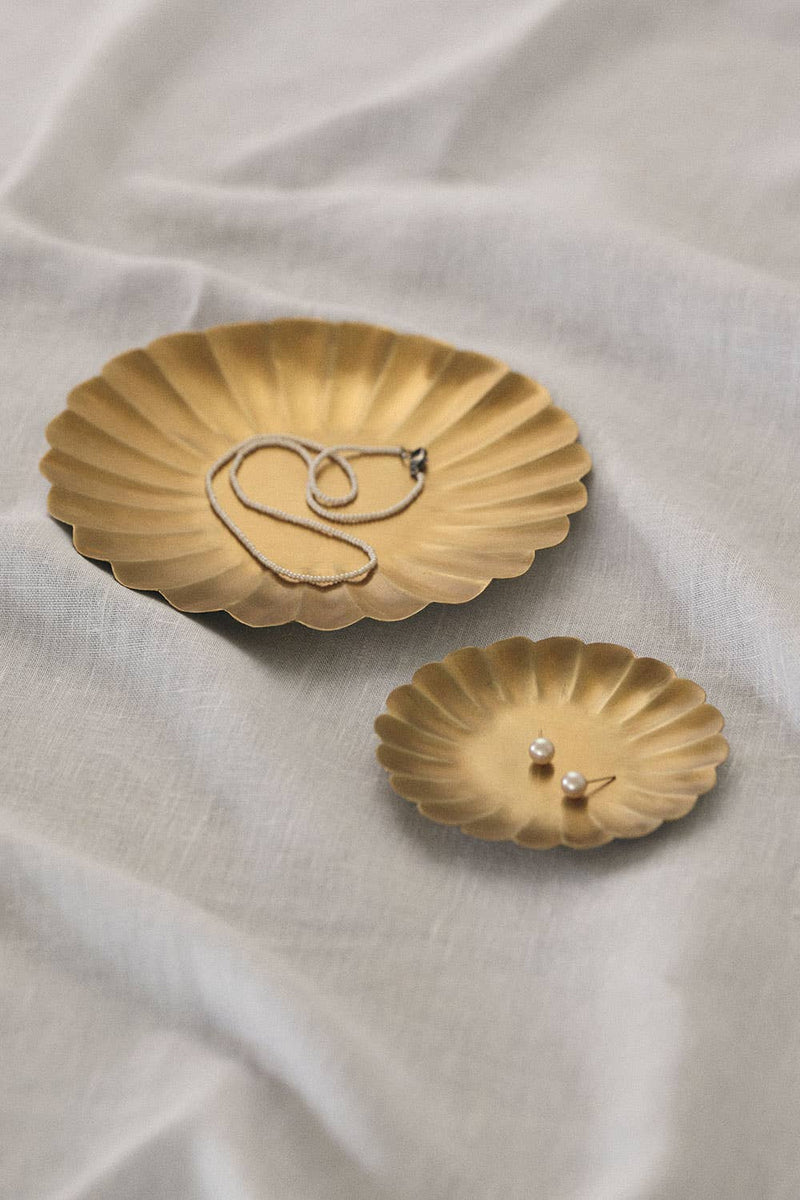 Brass Petal Tray (S)